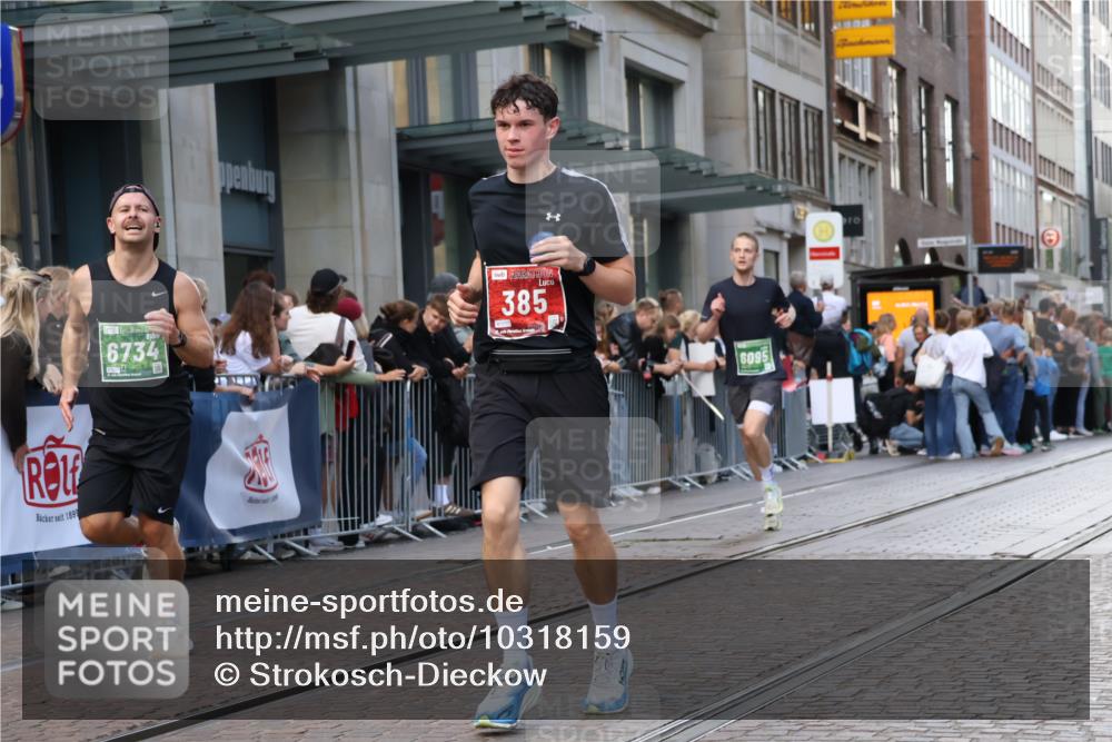 13.09.2026 - 21. swb-Marathon Bremen Strokosch-Dieckow http://msf.ph/oto/10318159 13.09.2026 13:17:02 Ziel 560, 842, 2052, 3148, 4805, 6095, 6624, 6734, 6759, 6803, 8111, 8253, 8418, 8446, 8532, 8714, 9075, 385, 472, 675, 696, 734, 827, 1970, 2319, 2473, 2809, 3246, 3706, 3716, 3961, 4135, 4137, 4156, 4485, 5772, 6049, 6531, 6535, 6704, 6819, 6953, 7284, 7297, 7387, 8858 meine-sportfotos.de