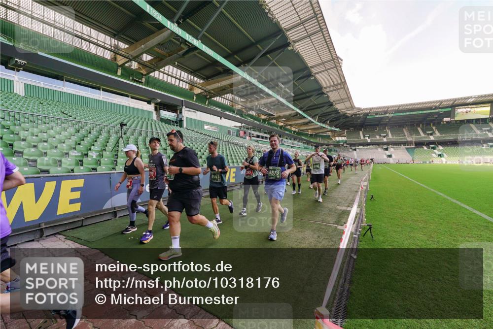 13.09.2026 - 21. swb-Marathon Bremen Michael Burmester http://msf.ph/oto/10318176 13.09.2026 13:16:06 Laufen im Stadion 134, 143, 153, 231, 263, 266, 267, 271, 300, 414, 598, 612, 653, 990, 1047, 1185, 1312, 1465, 1539, 1825, 1874, 1987, 2013, 2218, 2235, 2259, 2351, 2359, 2363, 2381, 2385, 2386, 2466, 2468, 2484, 2494, 2562, 2579, 2664, 2667, 2678, 2690, 2691, 2698, 2737, 2760, 2778, 2783, 2797, 2799, 2846, 2859, 2861, 2865, 2874, 2958, 2974, 2996, 3001, 3075, 3133, 3157, 3165, 3185, 3237, 3265, 3331, 3355, 3366, 3382, 3387, 3486, 3501, 3512, 3670, 3680, 3829, 4034, 4306, 703 meine-sportfotos.de