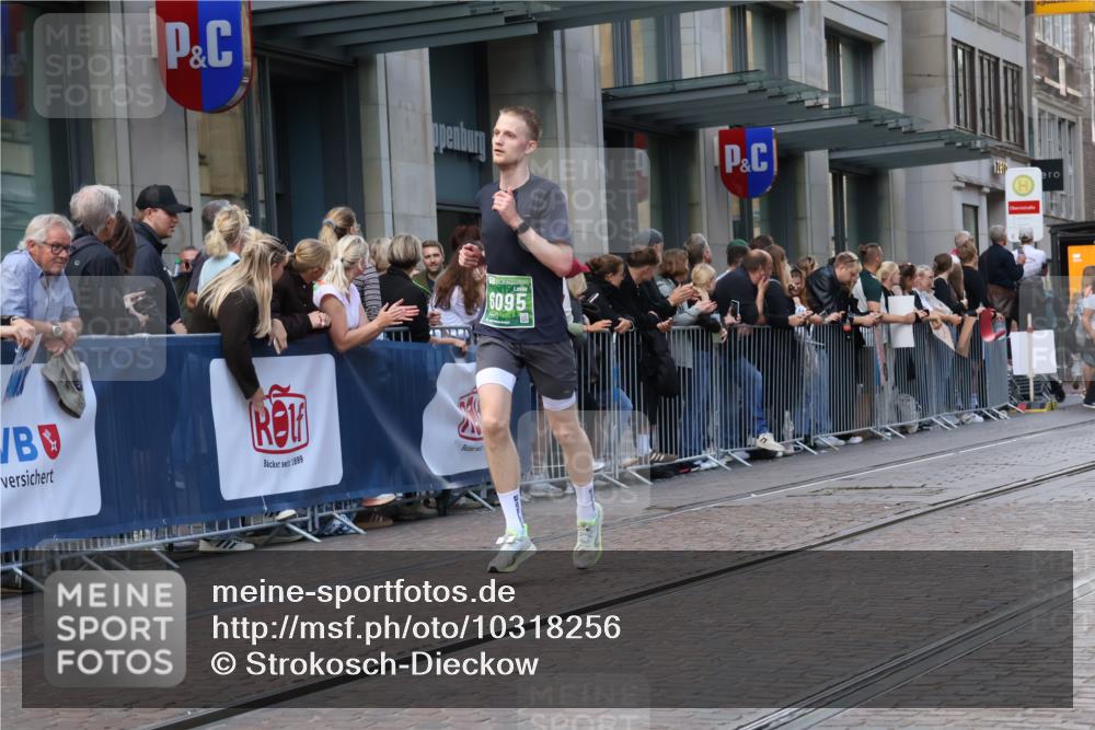 13.09.2026 - 21. swb-Marathon Bremen Strokosch-Dieckow http://msf.ph/oto/10318256 13.09.2026 13:17:04 Ziel 560, 842, 2008, 2052, 3148, 4805, 5550, 6095, 6624, 6734, 6759, 6803, 8100, 8253, 8418, 8446, 8532, 8714, 9075, 385, 472, 675, 734, 827, 1970, 2319, 2473, 2809, 3246, 3706, 3716, 3961, 4135, 4137, 4156, 5772, 6049, 6531, 6535, 6624, 6704, 6819, 6953, 7284, 7297, 7387, 8111, 8418, 8858 meine-sportfotos.de