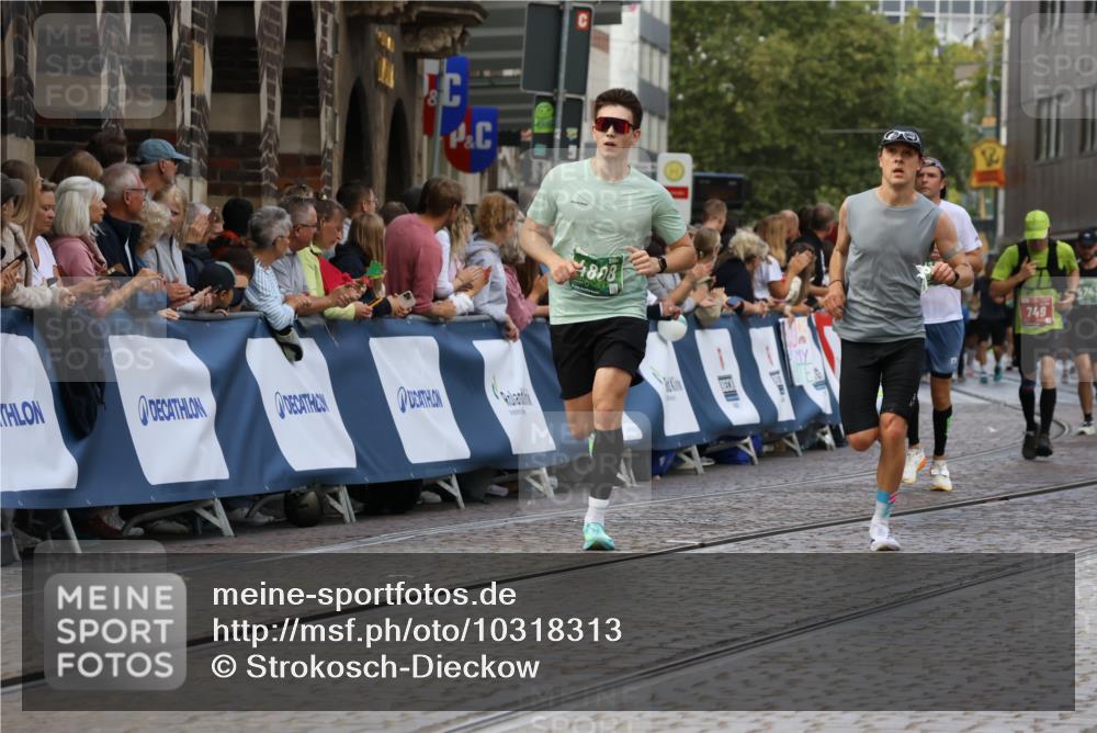 13.09.2026 - 21. swb-Marathon Bremen Strokosch-Dieckow http://msf.ph/oto/10318313 13.09.2026 13:07:12 Ziel 521, 749, 1009, 3127, 3794, 3973, 4574, 5238, 6784, 6951, 8580, 8888, 9708, 1863, 2706, 3043, 3118, 4743, 4808, 8060, 8098, 8980 meine-sportfotos.de