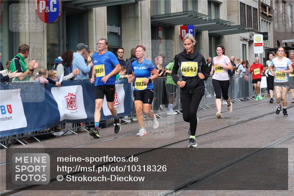 13.09.2026 - 21. swb-Marathon Bremen Strokosch-Dieckow http://msf.ph/oto/10318326 13.09.2026 10:57:57 Ziel 10249, 10494, 10530, 10543, 10604, 10673, 10750, 10798, 10826, 10828, 10903, 10914, 10931, 10932, 11004, 11120, 11131, 11152, 11202, 11295, 11388, 11403, 11420, 11455, 11686, 11750, 11752, 11884, 11906, 11952, 11953, 12017, 12092, 12386, 12387, 12441, 12482, 12518, 10078, 10460, 10559, 10565, 10707, 10728, 11136, 11153, 11245, 11332, 11532, 11568, 11824, 11856, 11863, 12222, 12228, 12231, 12264, 12427, 12551 meine-sportfotos.de