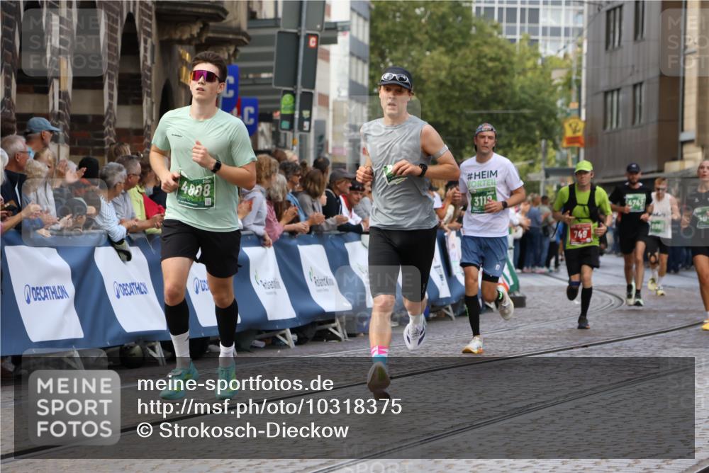 13.09.2026 - 21. swb-Marathon Bremen Strokosch-Dieckow http://msf.ph/oto/10318375 13.09.2026 13:07:13 Ziel 521, 749, 1009, 3127, 3794, 3973, 4574, 5238, 6784, 8580, 8888, 9708, 2706, 3043, 3118, 4743, 4808, 8060, 8098, 8980 meine-sportfotos.de