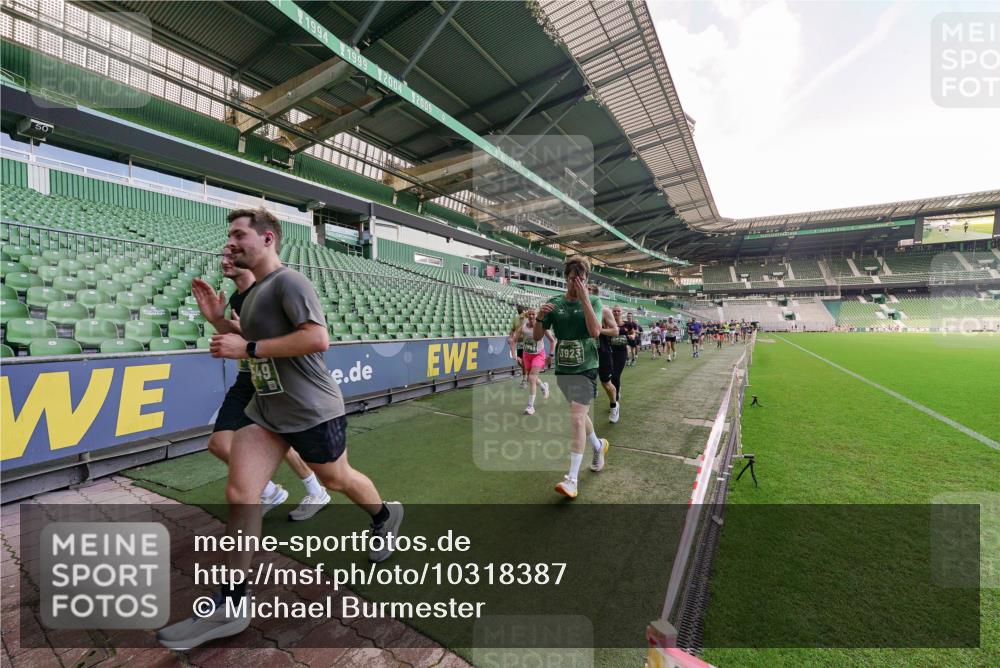13.09.2026 - 21. swb-Marathon Bremen Michael Burmester http://msf.ph/oto/10318387 13.09.2026 13:16:29 Laufen im Stadion 134, 143, 153, 231, 263, 266, 267, 271, 449, 588, 598, 612, 653, 990, 1057, 1185, 1312, 1465, 1539, 1813, 1825, 1874, 1987, 2013, 2067, 2218, 2235, 2259, 2351, 2359, 2363, 2381, 2385, 2386, 2466, 2468, 2484, 2532, 2550, 2562, 2579, 2586, 2664, 2667, 2678, 2698, 2760, 2778, 2783, 2797, 2799, 2821, 2846, 2859, 2874, 2958, 2974, 2996, 3001, 3075, 3104, 3133, 3157, 3165, 3185, 3195, 3213, 3237, 3265, 3331, 3366, 3382, 3387, 3479, 3486, 3501, 3506, 3512, 3670, 3829 meine-sportfotos.de