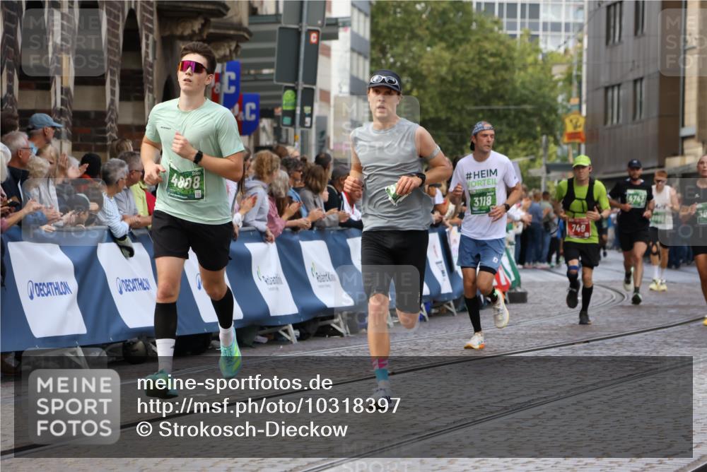 13.09.2026 - 21. swb-Marathon Bremen Strokosch-Dieckow http://msf.ph/oto/10318397 13.09.2026 13:07:13 Ziel 521, 749, 1009, 3127, 3794, 3973, 4574, 5238, 6784, 8580, 8888, 9708, 2706, 3043, 3118, 4743, 4808, 8060, 8098, 8980 meine-sportfotos.de