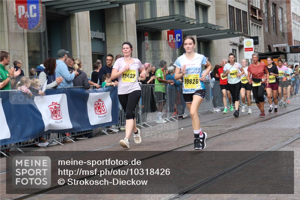 13.09.2026 - 21. swb-Marathon Bremen Strokosch-Dieckow http://msf.ph/oto/10318426 13.09.2026 10:57:58 Ziel 10249, 10494, 10530, 10543, 10604, 10673, 10750, 10798, 10826, 10828, 10903, 10914, 10931, 10932, 11004, 11120, 11131, 11152, 11202, 11295, 11388, 11403, 11420, 11455, 11686, 11750, 11752, 11884, 11906, 11952, 11953, 12017, 12092, 12386, 12387, 12441, 12482, 12518, 10078, 10460, 10559, 10565, 10707, 10728, 11136, 11153, 11332, 11532, 11568, 11824, 11856, 11863, 12222, 12228, 12231, 12264, 12427, 12551 meine-sportfotos.de