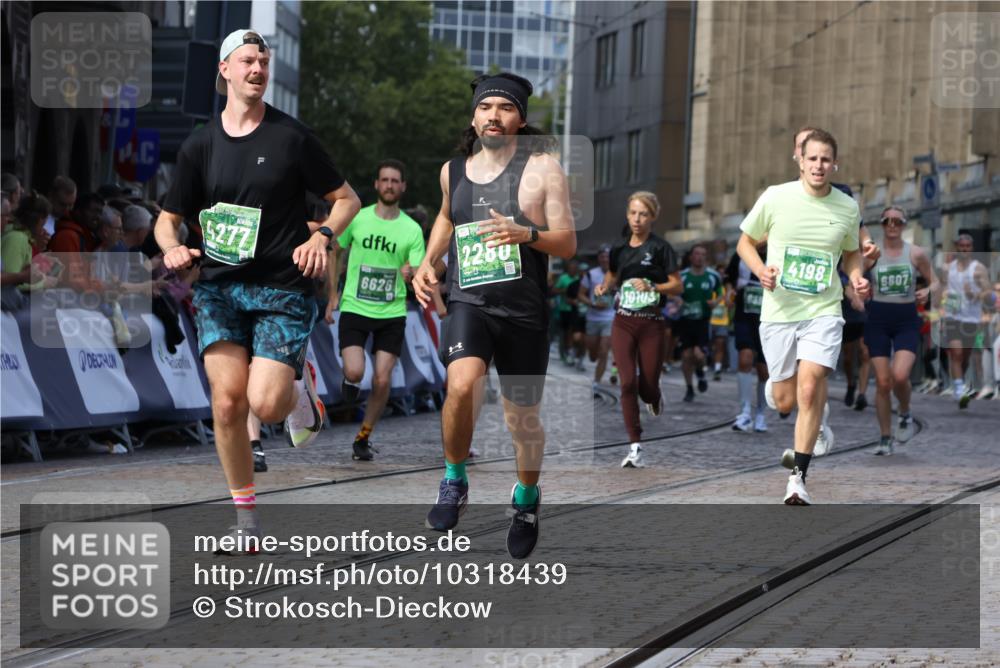 13.09.2026 - 21. swb-Marathon Bremen Strokosch-Dieckow http://msf.ph/oto/10318439 13.09.2026 13:24:41 Ziel 776, 1250, 2295, 2491, 4000, 4559, 5012, 5208, 5481, 5572, 5668, 5669, 5928, 5929, 5953, 6080, 7059, 7069, 7081, 7156, 7568, 8082, 8310, 8415, 8784, 9087, 9573, 9676, 9916, 972, 1516, 2280, 2761, 3015, 4198, 4262, 4277, 4973, 5664, 6360, 6544, 6626, 6807, 7854, 8853, 10103 meine-sportfotos.de