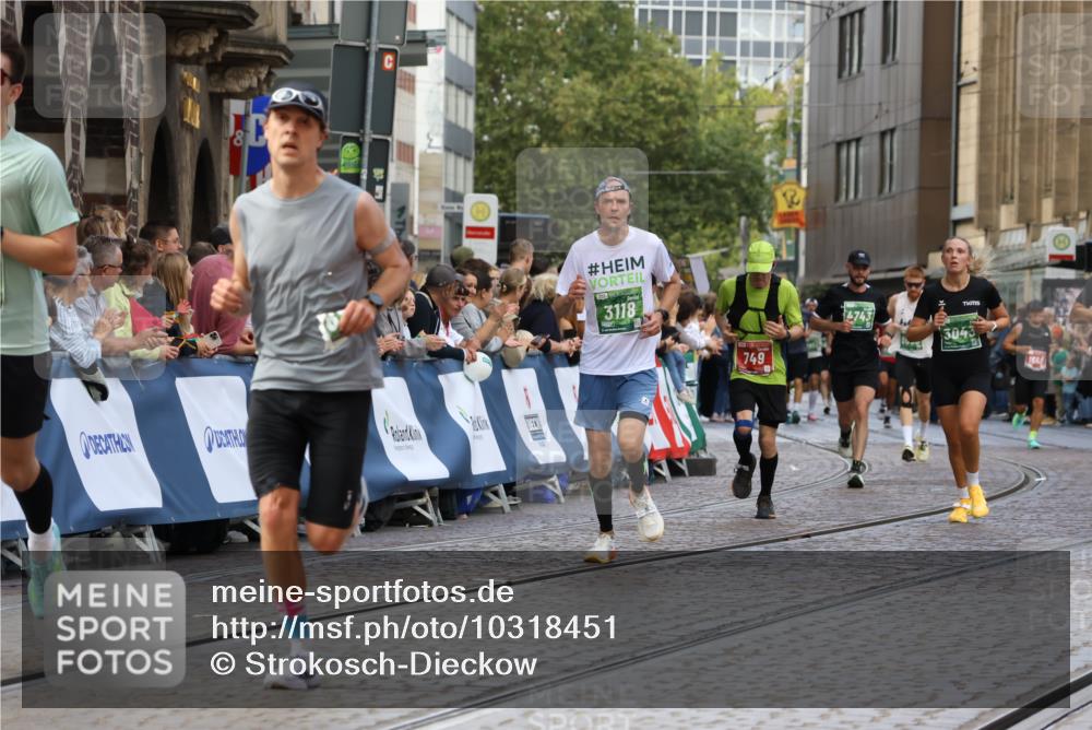 13.09.2026 - 21. swb-Marathon Bremen Strokosch-Dieckow http://msf.ph/oto/10318451 13.09.2026 13:07:14 Ziel 521, 749, 1009, 3127, 3794, 3973, 4574, 6784, 8580, 8888, 9708, 2706, 3043, 3118, 4743, 4808, 8060, 8098, 8467, 8980 meine-sportfotos.de