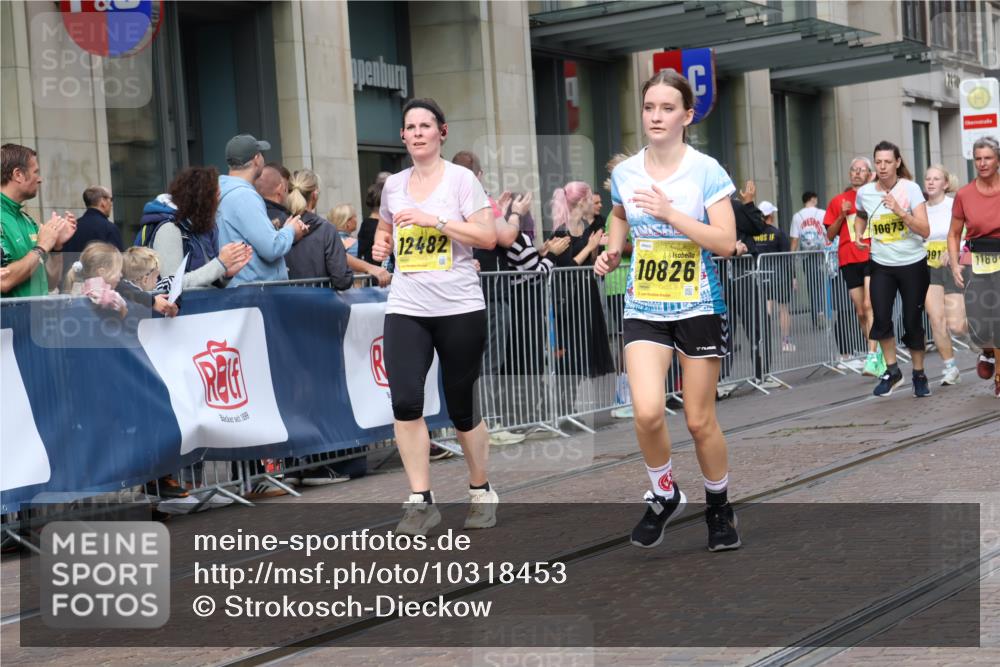 13.09.2026 - 21. swb-Marathon Bremen Strokosch-Dieckow http://msf.ph/oto/10318453 13.09.2026 10:57:59 Ziel 10249, 10494, 10530, 10543, 10604, 10673, 10750, 10798, 10826, 10828, 10903, 10914, 10931, 10932, 11004, 11120, 11131, 11152, 11202, 11295, 11388, 11403, 11420, 11455, 11686, 11750, 11752, 11884, 11906, 11952, 11953, 12017, 12092, 12386, 12387, 12441, 12482, 12518, 10078, 10460, 10543, 10559, 10565, 10707, 10728, 10826, 11136, 11153, 11332, 11532, 11568, 11824, 11856, 11863, 12222, 12228, 12231, 12264, 12427, 12551 meine-sportfotos.de