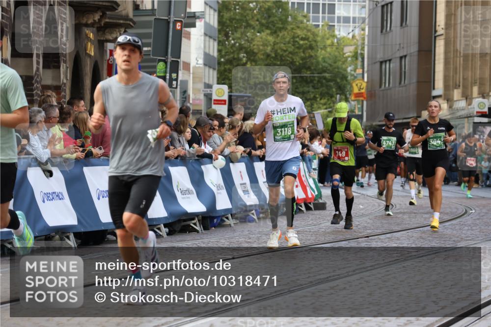 13.09.2026 - 21. swb-Marathon Bremen Strokosch-Dieckow http://msf.ph/oto/10318471 13.09.2026 13:07:14 Ziel 521, 749, 1009, 3127, 3794, 3973, 4574, 6784, 8580, 8888, 9708, 2706, 3043, 3118, 4743, 4808, 8060, 8098, 8467, 8980 meine-sportfotos.de