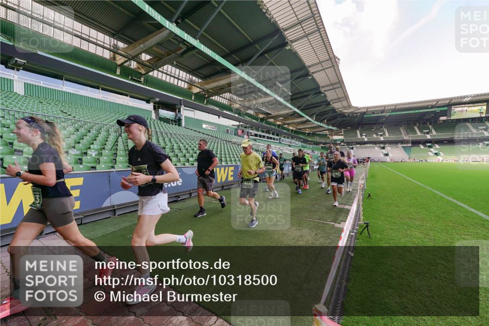 13.09.2026 - 21. swb-Marathon Bremen Michael Burmester http://msf.ph/oto/10318500 13.09.2026 13:16:41 Laufen im Stadion 134, 143, 153, 231, 263, 267, 271, 449, 588, 598, 612, 653, 990, 1057, 1185, 1312, 1465, 1539, 1813, 1825, 1874, 1987, 2013, 2067, 2096, 2218, 2259, 2351, 2363, 2381, 2385, 2386, 2389, 2468, 2532, 2550, 2562, 2579, 2586, 2655, 2664, 2667, 2678, 2698, 2760, 2778, 2783, 2797, 2799, 2821, 2846, 2859, 2874, 2974, 2984, 2996, 3001, 3075, 3104, 3133, 3157, 3165, 3185, 3195, 3213, 3237, 3265, 3314, 3331, 3366, 3382, 3387, 3479, 3486, 3501, 3506, 3512, 3829 meine-sportfotos.de