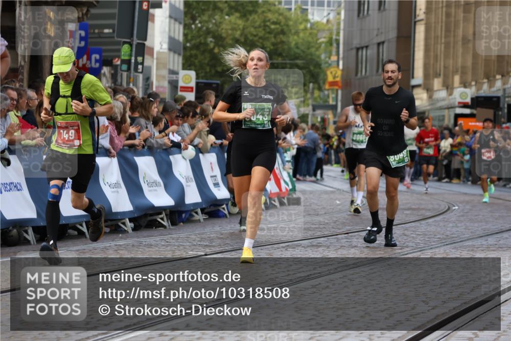 13.09.2026 - 21. swb-Marathon Bremen Strokosch-Dieckow http://msf.ph/oto/10318508 13.09.2026 13:07:17 Ziel 521, 749, 3127, 3794, 3973, 4574, 6784, 8580, 8888, 9708, 2706, 3043, 3118, 4743, 8060, 8098, 8467 meine-sportfotos.de