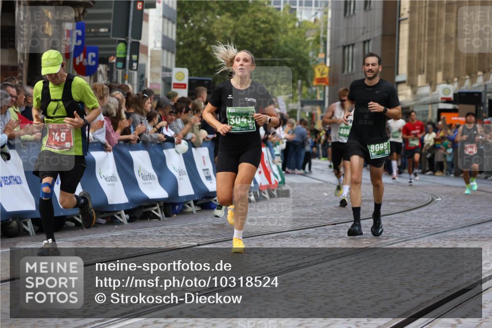 13.09.2026 - 21. swb-Marathon Bremen Strokosch-Dieckow http://msf.ph/oto/10318524 13.09.2026 13:07:18 Ziel 521, 749, 1540, 3127, 3794, 3973, 4574, 8580, 8888, 9708, 2706, 3043, 3118, 4743, 7803, 8060, 8098, 8467 meine-sportfotos.de