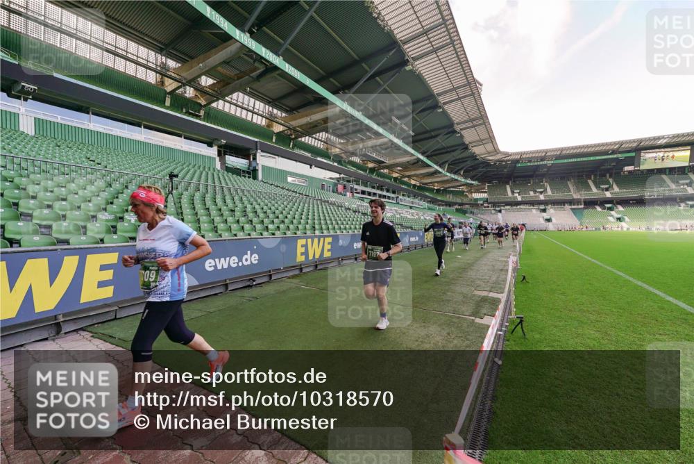 13.09.2026 - 21. swb-Marathon Bremen Michael Burmester http://msf.ph/oto/10318570 13.09.2026 13:16:47 Laufen im Stadion 134, 143, 153, 231, 263, 267, 271, 449, 588, 598, 612, 653, 990, 1057, 1185, 1312, 1424, 1425, 1465, 1539, 1790, 1813, 1825, 1874, 1987, 2013, 2067, 2096, 2218, 2259, 2351, 2363, 2381, 2385, 2386, 2389, 2419, 2468, 2532, 2550, 2562, 2579, 2586, 2655, 2664, 2667, 2678, 2698, 2778, 2783, 2797, 2799, 2821, 2846, 2859, 2874, 2974, 2984, 2996, 3001, 3075, 3104, 3133, 3157, 3165, 3185, 3195, 3213, 3237, 3265, 3314, 3331, 3366, 3382, 3387, 3431, 3479, 3486, 3501, 3506, 3512 meine-sportfotos.de