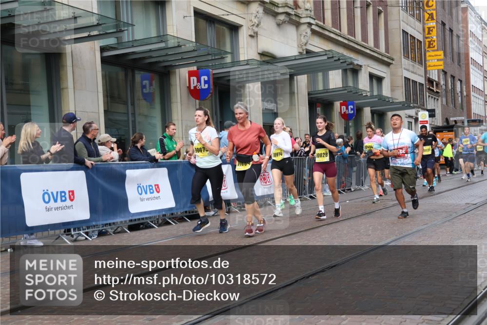 13.09.2026 - 21. swb-Marathon Bremen Strokosch-Dieckow http://msf.ph/oto/10318572 13.09.2026 10:58:02 Ziel 10249, 10494, 10530, 10673, 10750, 10798, 10828, 10879, 10914, 10931, 10932, 11004, 11120, 11131, 11152, 11202, 11295, 11384, 11388, 11403, 11420, 11455, 11686, 11750, 11752, 11884, 11906, 11952, 11953, 12017, 12092, 12180, 12386, 12387, 12441, 12482, 12518, 10078, 10460, 10543, 10559, 10565, 10604, 10707, 10728, 10826, 10903, 10931, 10932, 11136, 11153, 11332, 11532, 11568, 11824, 11856, 11863, 12228, 12231, 12264, 12427, 12551 meine-sportfotos.de
