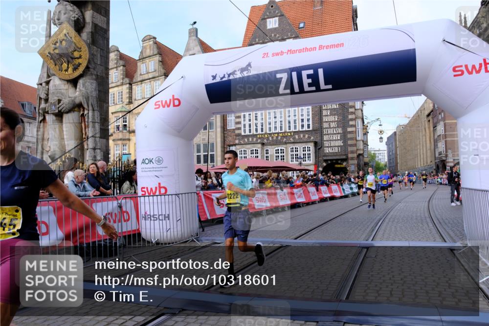 13.09.2026 - 21. swb-Marathon Bremen Tim E. http://msf.ph/oto/10318601 13.09.2026 10:57:56 Ziel 10177, 10460, 11106, 11153, 11245, 11365, 11480, 11532, 11568, 11734, 11965, 11966, 12111, 12222, 12228, 12264, 12372 meine-sportfotos.de
