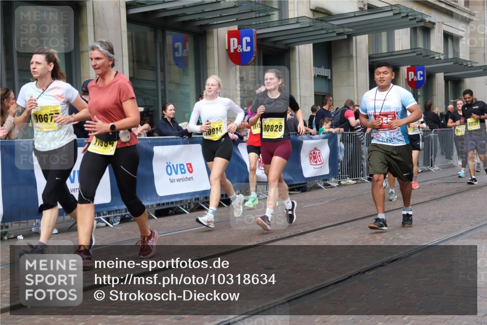 13.09.2026 - 21. swb-Marathon Bremen Strokosch-Dieckow http://msf.ph/oto/10318634 13.09.2026 10:58:04 Ziel 10249, 10494, 10530, 10673, 10750, 10798, 10828, 10878, 10879, 10914, 11004, 11120, 11131, 11152, 11202, 11295, 11384, 11388, 11403, 11420, 11455, 11686, 11750, 11752, 11884, 11906, 11952, 11953, 12017, 12092, 12180, 12386, 12387, 12482, 12499, 12518, 10078, 10460, 10543, 10559, 10565, 10604, 10707, 10728, 10826, 10828, 10903, 10914, 10931, 10932, 11136, 11153, 11332, 11532, 11568, 11824, 11856, 11863, 12228, 12231, 12427, 12441, 12551 meine-sportfotos.de