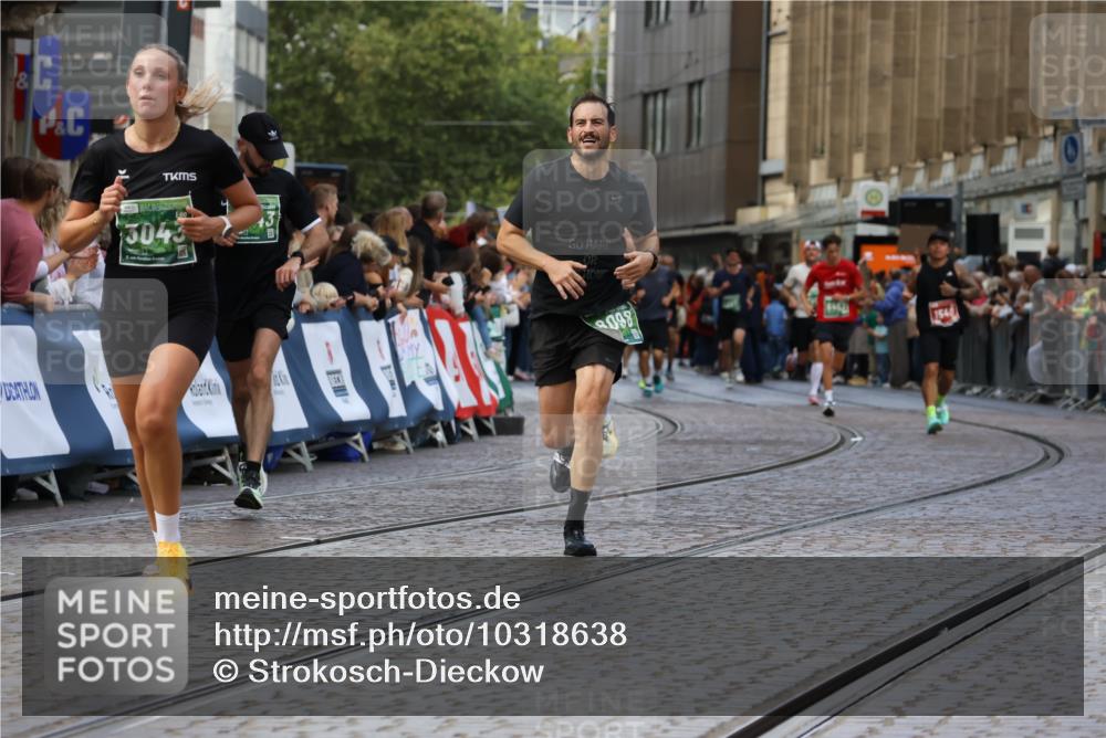 13.09.2026 - 21. swb-Marathon Bremen Strokosch-Dieckow http://msf.ph/oto/10318638 13.09.2026 13:07:19 Ziel 749, 1540, 3127, 3794, 3973, 4574, 8888, 9708, 819, 2706, 3043, 4743, 7803, 8060, 8098, 8467 meine-sportfotos.de