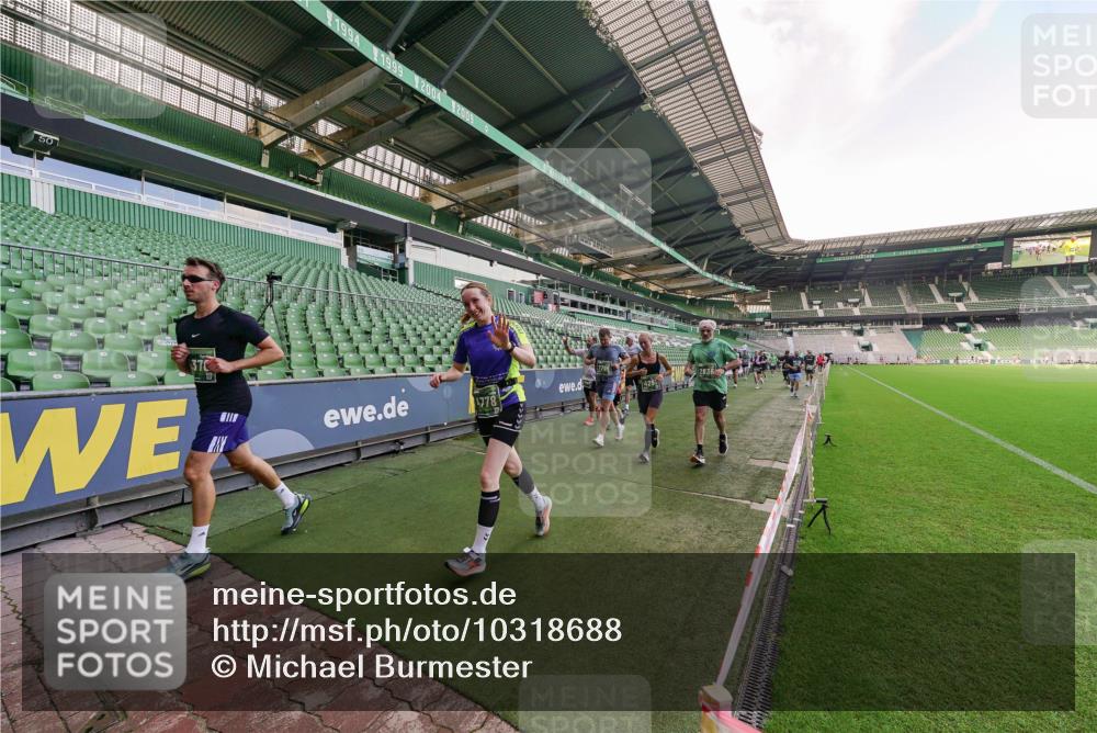 13.09.2026 - 21. swb-Marathon Bremen Michael Burmester http://msf.ph/oto/10318688 13.09.2026 13:16:59 Laufen im Stadion 134, 143, 153, 231, 267, 271, 449, 588, 598, 612, 653, 990, 1057, 1185, 1312, 1424, 1425, 1465, 1539, 1790, 1813, 1825, 1874, 1987, 2013, 2067, 2096, 2218, 2259, 2351, 2363, 2381, 2389, 2419, 2468, 2532, 2550, 2562, 2579, 2586, 2601, 2647, 2655, 2664, 2678, 2698, 2778, 2797, 2799, 2821, 2846, 2974, 2984, 2996, 3001, 3075, 3104, 3133, 3165, 3180, 3195, 3213, 3237, 3265, 3314, 3331, 3337, 3366, 3382, 3387, 3421, 3431, 3479, 3486, 3501, 3506, 3512, 3548 meine-sportfotos.de