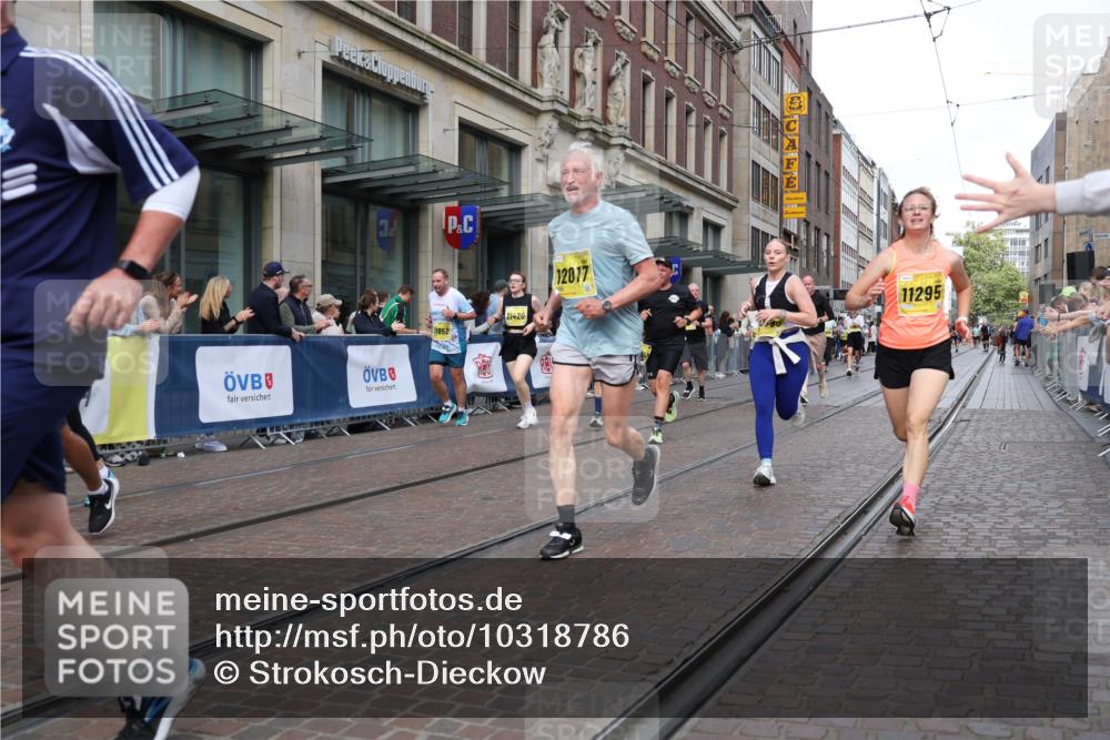 13.09.2026 - 21. swb-Marathon Bremen Strokosch-Dieckow http://msf.ph/oto/10318786 13.09.2026 10:58:08 Ziel 10249, 10530, 10750, 10798, 10878, 10879, 11004, 11120, 11131, 11152, 11189, 11202, 11384, 11388, 11403, 11420, 11455, 11686, 11750, 11906, 11952, 11953, 11955, 12017, 12092, 12180, 12237, 12320, 12386, 12387, 12499, 12505, 12518, 10078, 10494, 10543, 10559, 10565, 10604, 10673, 10707, 10728, 10826, 10828, 10903, 10914, 10931, 10932, 11136, 11295, 11332, 11752, 11824, 11856, 11863, 11884, 12231, 12427, 12441, 12482, 12551 meine-sportfotos.de