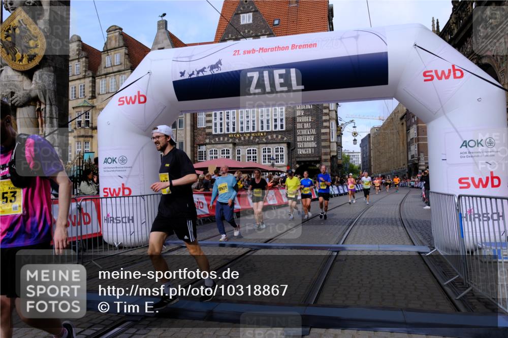 13.09.2026 - 21. swb-Marathon Bremen Tim E. http://msf.ph/oto/10318867 13.09.2026 10:58:04 Ziel 10078, 10460, 10565, 10707, 10728, 11153, 11245, 11532, 11568, 11824, 11856, 12222, 12228, 12231, 12264, 12427, 12551, 12555 meine-sportfotos.de