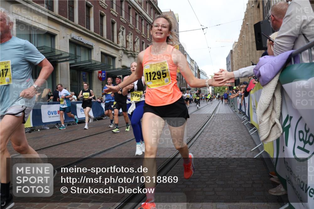13.09.2026 - 21. swb-Marathon Bremen Strokosch-Dieckow http://msf.ph/oto/10318869 13.09.2026 10:58:09 Ziel 10249, 10530, 10750, 10798, 10878, 10879, 11004, 11030, 11120, 11131, 11152, 11189, 11202, 11384, 11388, 11403, 11420, 11455, 11686, 11750, 11906, 11952, 11953, 11955, 12017, 12092, 12180, 12237, 12320, 12386, 12387, 12499, 12505, 12518, 10078, 10494, 10543, 10559, 10565, 10604, 10673, 10707, 10728, 10798, 10826, 10828, 10903, 10914, 10931, 10932, 11136, 11295, 11332, 11388, 11752, 11824, 11856, 11863, 11884, 12231, 12386, 12387, 12427, 12441, 12482, 12551 meine-sportfotos.de