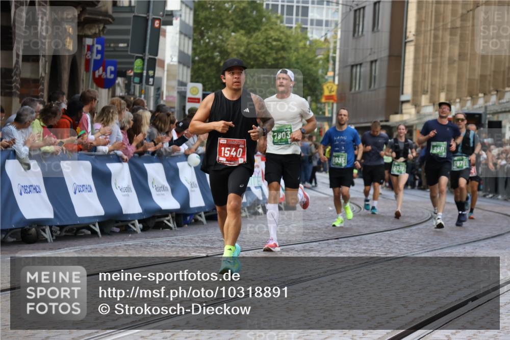 13.09.2026 - 21. swb-Marathon Bremen Strokosch-Dieckow http://msf.ph/oto/10318891 13.09.2026 13:07:30 Ziel 1540, 1863, 3118, 3794, 3973, 4808, 6053, 7636, 7876, 8980, 9708, 9927, 819, 2135, 4990, 5570, 5976, 7558, 7803, 8611, 8737, 9035, 9356 meine-sportfotos.de
