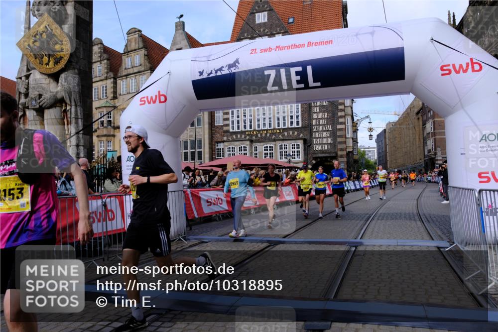13.09.2026 - 21. swb-Marathon Bremen Tim E. http://msf.ph/oto/10318895 13.09.2026 10:58:05 Ziel 10078, 10460, 10559, 10565, 10707, 10728, 11136, 11153, 11245, 11532, 11568, 11824, 11856, 12222, 12228, 12231, 12264, 12427, 12551, 12555 meine-sportfotos.de