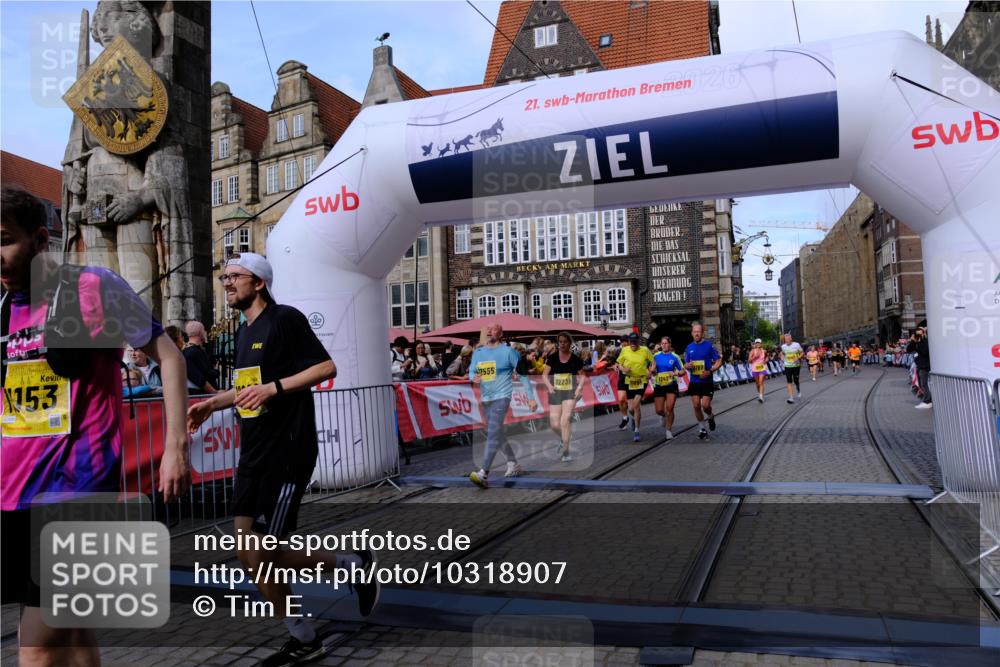 13.09.2026 - 21. swb-Marathon Bremen Tim E. http://msf.ph/oto/10318907 13.09.2026 10:58:05 Ziel 10078, 10460, 10559, 10565, 10707, 10728, 11136, 11153, 11245, 11532, 11568, 11824, 11856, 12222, 12228, 12231, 12264, 12427, 12551, 12555 meine-sportfotos.de