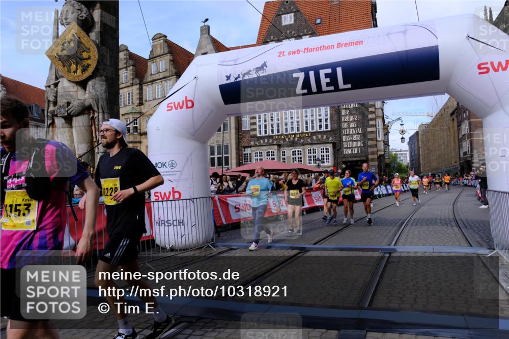 13.09.2026 - 21. swb-Marathon Bremen Tim E. http://msf.ph/oto/10318921 13.09.2026 10:58:05 Ziel 10078, 10460, 10559, 10565, 10707, 10728, 11136, 11153, 11245, 11532, 11568, 11824, 11856, 12222, 12228, 12231, 12264, 12427, 12551, 12555 meine-sportfotos.de