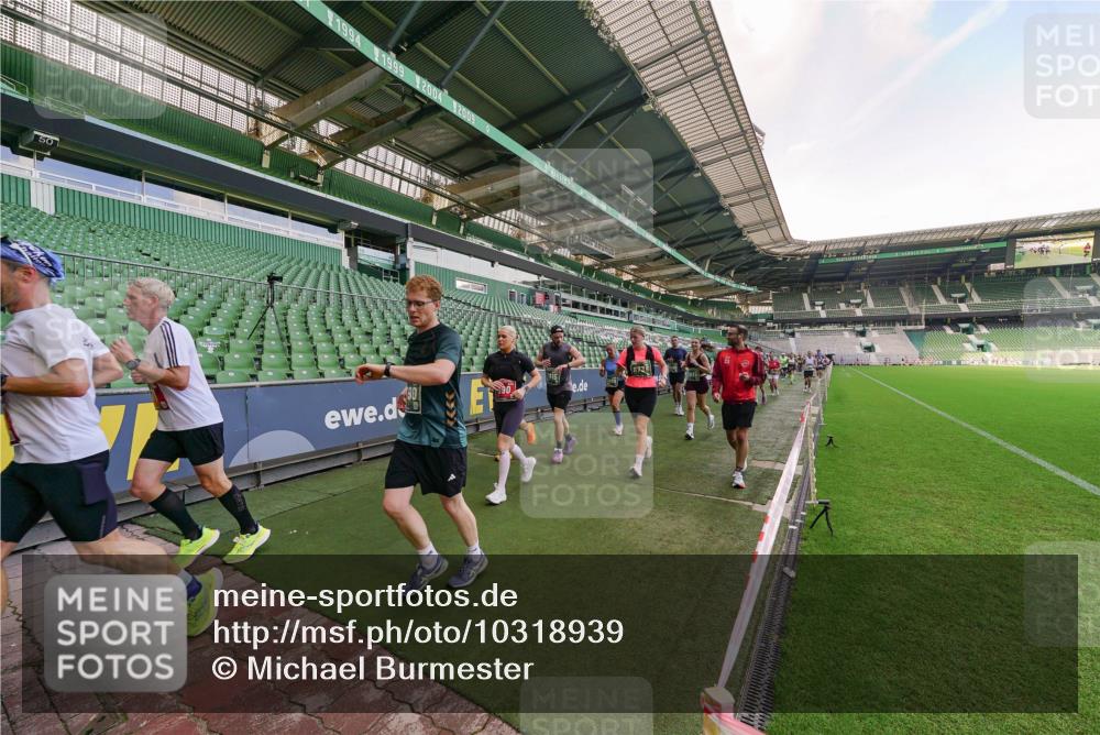 13.09.2026 - 21. swb-Marathon Bremen Michael Burmester http://msf.ph/oto/10318939 13.09.2026 13:17:24 Laufen im Stadion 134, 153, 231, 267, 271, 311, 404, 449, 588, 612, 732, 753, 837, 990, 1057, 1185, 1312, 1424, 1425, 1465, 1539, 1790, 1813, 1825, 1844, 1868, 1987, 2056, 2067, 2096, 2259, 2351, 2357, 2358, 2363, 2381, 2389, 2419, 2532, 2550, 2562, 2579, 2586, 2601, 2647, 2655, 2664, 2698, 2778, 2797, 2799, 2821, 2846, 2880, 2893, 2974, 2984, 2996, 3104, 3133, 3146, 3180, 3195, 3210, 3213, 3314, 3331, 3337, 3366, 3387, 3421, 3431, 3476, 3479, 3501, 3506, 3537, 3548, 3633, 3654 meine-sportfotos.de