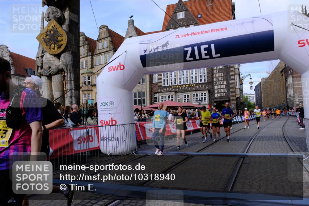 13.09.2026 - 21. swb-Marathon Bremen Tim E. http://msf.ph/oto/10318940 13.09.2026 10:58:05 Ziel 10078, 10460, 10559, 10565, 10707, 10728, 11136, 11153, 11245, 11532, 11568, 11824, 11856, 12222, 12228, 12231, 12264, 12427, 12551, 12555 meine-sportfotos.de