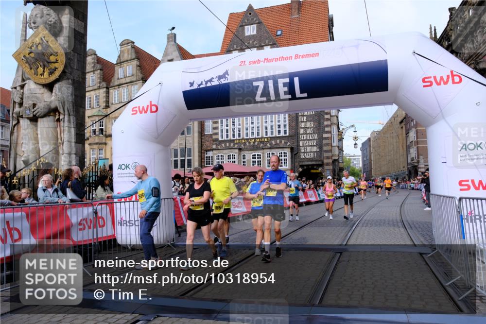 13.09.2026 - 21. swb-Marathon Bremen Tim E. http://msf.ph/oto/10318954 13.09.2026 10:58:07 Ziel 10078, 10460, 10559, 10565, 10707, 10728, 11136, 11153, 11332, 11532, 11568, 11824, 11856, 11863, 12222, 12228, 12231, 12264, 12427, 12551, 12555 meine-sportfotos.de