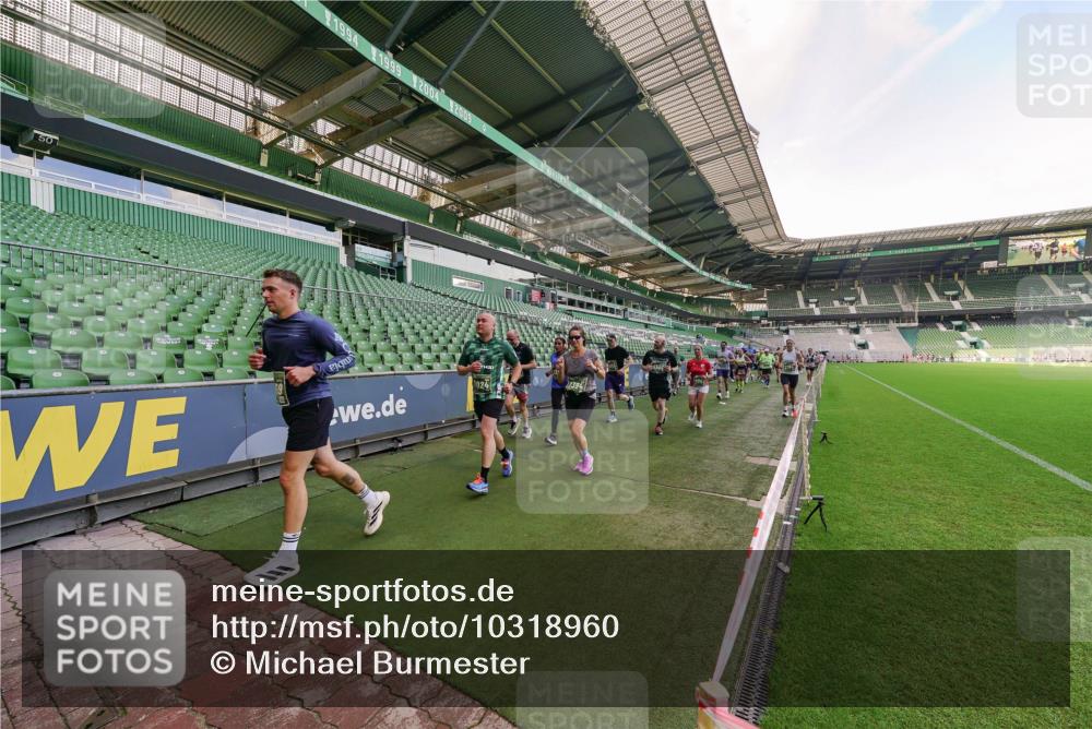 13.09.2026 - 21. swb-Marathon Bremen Michael Burmester http://msf.ph/oto/10318960 13.09.2026 13:17:27 Laufen im Stadion 134, 153, 231, 267, 271, 311, 404, 449, 588, 732, 753, 837, 990, 1057, 1185, 1312, 1424, 1425, 1465, 1539, 1790, 1813, 1825, 1844, 1868, 1987, 2056, 2067, 2096, 2259, 2351, 2357, 2358, 2363, 2381, 2389, 2419, 2532, 2550, 2562, 2579, 2586, 2601, 2647, 2655, 2664, 2698, 2778, 2797, 2799, 2821, 2846, 2849, 2880, 2893, 2974, 2984, 2996, 3104, 3133, 3146, 3180, 3195, 3210, 3213, 3314, 3331, 3337, 3366, 3387, 3421, 3431, 3476, 3479, 3501, 3506, 3537, 3548, 3633, 3654 meine-sportfotos.de