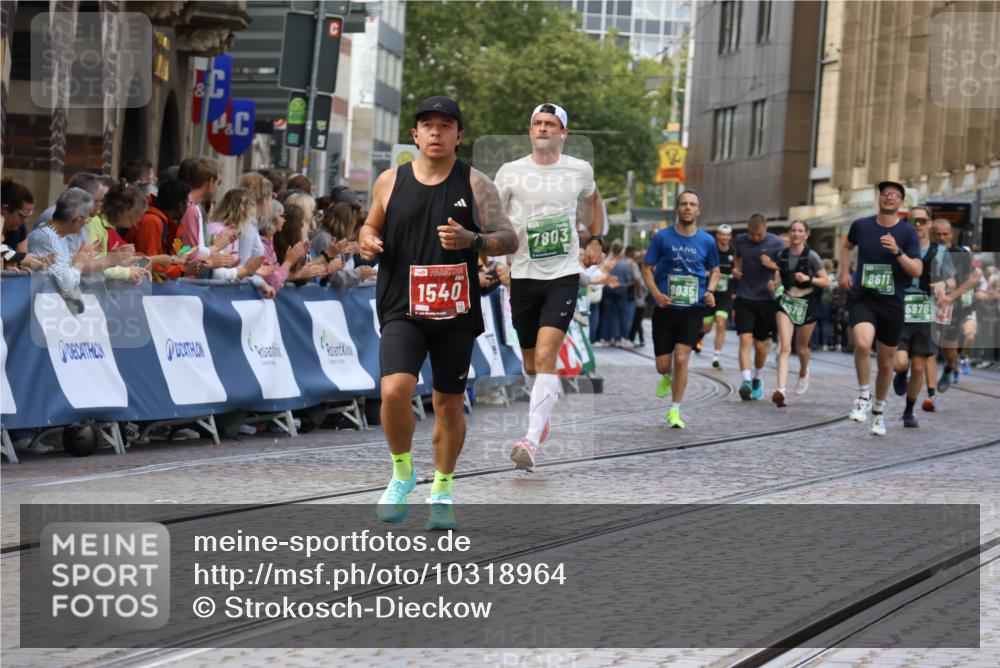 13.09.2026 - 21. swb-Marathon Bremen Strokosch-Dieckow http://msf.ph/oto/10318964 13.09.2026 13:07:30 Ziel 1540, 1863, 3118, 3794, 3973, 4808, 6053, 7636, 7876, 8980, 9708, 9927, 819, 2135, 4990, 5570, 5976, 7558, 7803, 8611, 8737, 9035, 9356 meine-sportfotos.de