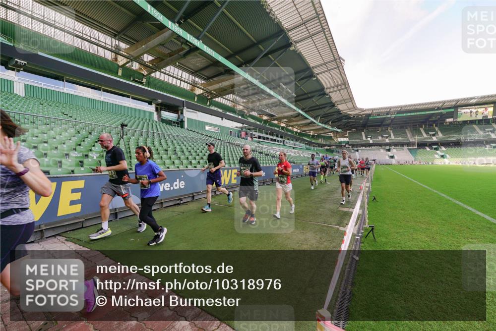 13.09.2026 - 21. swb-Marathon Bremen Michael Burmester http://msf.ph/oto/10318976 13.09.2026 13:17:29 Laufen im Stadion 134, 153, 231, 267, 271, 311, 404, 449, 588, 732, 753, 837, 990, 1057, 1185, 1312, 1424, 1425, 1465, 1539, 1790, 1813, 1825, 1844, 1868, 1987, 2056, 2067, 2096, 2259, 2351, 2357, 2358, 2363, 2381, 2389, 2419, 2532, 2550, 2562, 2579, 2586, 2601, 2647, 2655, 2664, 2698, 2778, 2797, 2799, 2821, 2846, 2849, 2880, 2893, 2974, 2984, 2996, 3104, 3133, 3146, 3180, 3195, 3210, 3213, 3314, 3331, 3337, 3366, 3387, 3421, 3431, 3476, 3479, 3501, 3506, 3537, 3548, 3633, 3654, 3740 meine-sportfotos.de