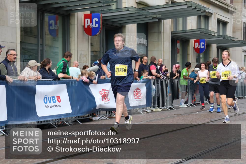 13.09.2026 - 21. swb-Marathon Bremen Strokosch-Dieckow http://msf.ph/oto/10318997 13.09.2026 10:58:12 Ziel 10530, 10878, 10879, 11004, 11030, 11131, 11152, 11189, 11202, 11384, 11403, 11455, 11686, 11750, 11906, 11953, 11955, 12092, 12180, 12237, 12320, 12499, 12505, 12518, 10078, 10249, 10494, 10530, 10543, 10559, 10565, 10604, 10673, 10750, 10798, 10826, 10828, 10903, 10914, 10931, 10932, 11120, 11131, 11136, 11295, 11332, 11388, 11420, 11752, 11824, 11863, 11884, 11952, 12017, 12386, 12387, 12441, 12482, 12551 meine-sportfotos.de