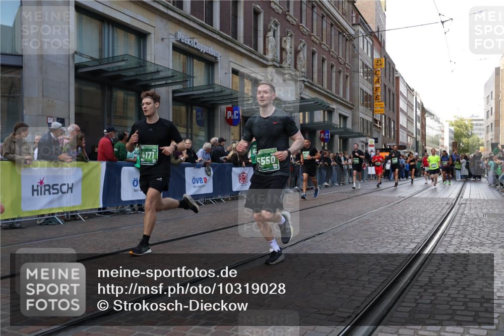 13.09.2026 - 21. swb-Marathon Bremen Strokosch-Dieckow http://msf.ph/oto/10319028 13.09.2026 13:17:21 Ziel 560, 771, 1297, 2008, 2125, 2234, 2812, 3051, 3192, 3760, 4171, 4286, 4374, 4498, 4499, 4620, 5041, 5530, 5550, 5817, 6803, 7901, 8100, 8250, 8253, 8446, 8532, 8714, 9075, 9400, 9505, 13107, 842, 2052, 3148, 3246, 4156, 4805, 6095, 6624, 6734, 6759, 6803, 6953, 7284, 8111, 8418, 8532, 8858 meine-sportfotos.de