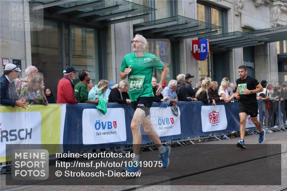 13.09.2026 - 21. swb-Marathon Bremen Strokosch-Dieckow http://msf.ph/oto/10319075 13.09.2026 13:17:22 Ziel 560, 771, 1297, 2008, 2125, 2234, 2812, 3051, 3192, 3760, 4171, 4286, 4374, 4498, 4499, 4620, 5041, 5530, 5550, 5817, 7901, 8100, 8250, 8253, 8446, 8714, 9075, 9400, 9505, 13107, 842, 2052, 3148, 3246, 4156, 4805, 6095, 6624, 6734, 6759, 6803, 6953, 7284, 8111, 8418, 8532, 8714, 8858 meine-sportfotos.de