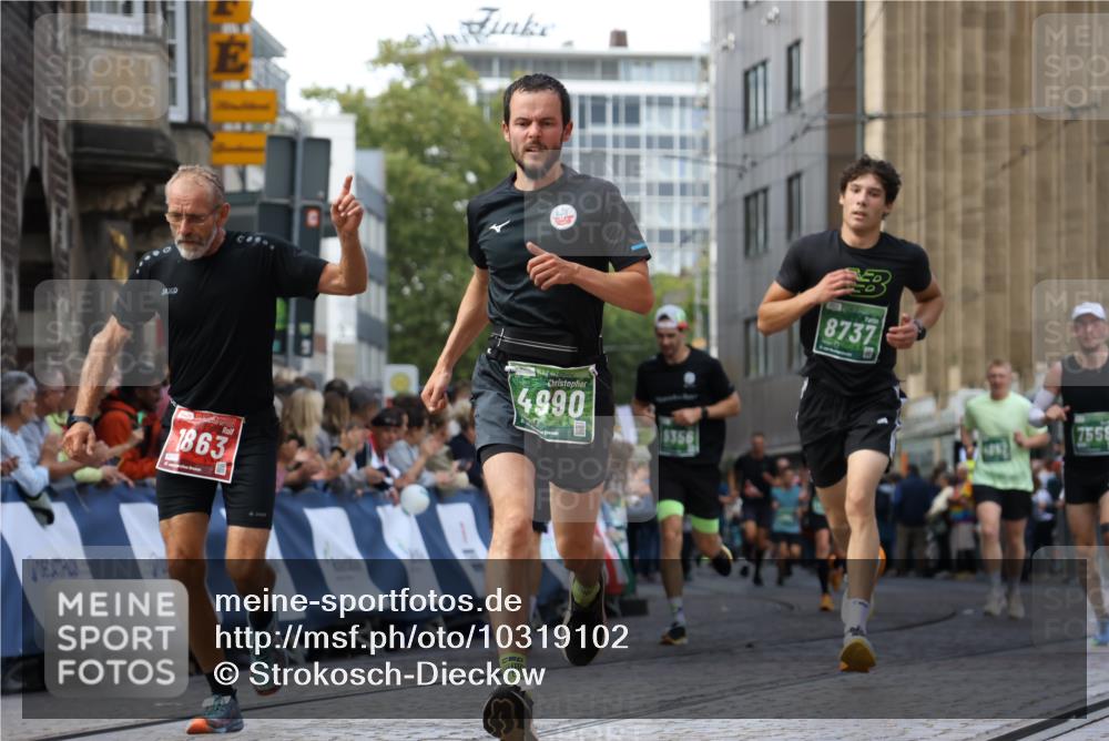 13.09.2026 - 21. swb-Marathon Bremen Strokosch-Dieckow http://msf.ph/oto/10319102 13.09.2026 13:07:38 Ziel 1540, 1863, 2706, 3043, 3118, 4743, 4808, 6053, 7636, 7876, 8060, 8098, 8980, 9927, 969, 4732, 4852, 4990, 7558, 8737, 9356 meine-sportfotos.de