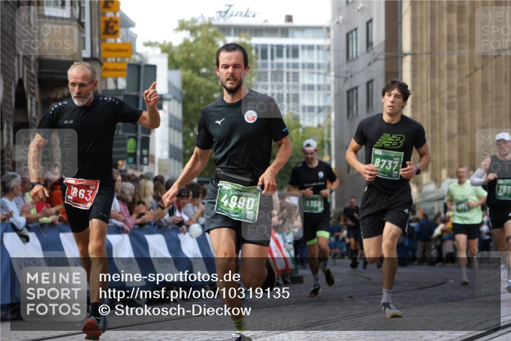 13.09.2026 - 21. swb-Marathon Bremen Strokosch-Dieckow http://msf.ph/oto/10319135 13.09.2026 13:07:38 Ziel 1540, 1863, 2706, 3043, 3118, 4743, 4808, 6053, 7636, 7876, 8060, 8098, 8980, 9927, 969, 4732, 4852, 4990, 7558, 8737, 9356 meine-sportfotos.de