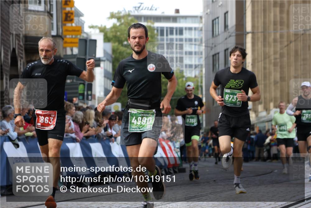 13.09.2026 - 21. swb-Marathon Bremen Strokosch-Dieckow http://msf.ph/oto/10319151 13.09.2026 13:07:38 Ziel 1540, 1863, 2706, 3043, 3118, 4743, 4808, 6053, 7636, 7876, 8060, 8098, 8980, 9927, 969, 4732, 4852, 4990, 7558, 8737, 9356 meine-sportfotos.de