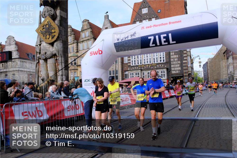 13.09.2026 - 21. swb-Marathon Bremen Tim E. http://msf.ph/oto/10319159 13.09.2026 10:58:08 Ziel 10078, 10460, 10559, 10565, 10707, 10728, 11136, 11153, 11332, 11532, 11568, 11824, 11856, 11863, 12228, 12231, 12264, 12427, 12551, 12555 meine-sportfotos.de