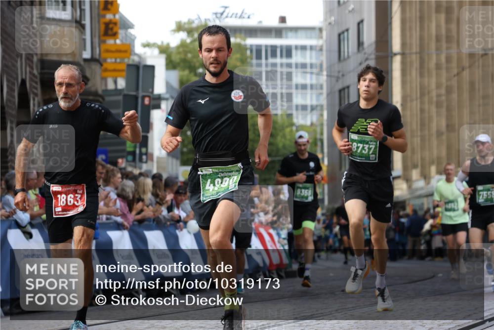 13.09.2026 - 21. swb-Marathon Bremen Strokosch-Dieckow http://msf.ph/oto/10319173 13.09.2026 13:07:38 Ziel 1540, 1863, 2706, 3043, 3118, 4743, 4808, 6053, 7636, 7876, 8060, 8098, 8980, 9927, 969, 4732, 4852, 4990, 7558, 8737, 9356 meine-sportfotos.de
