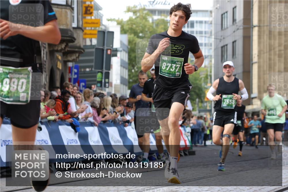 13.09.2026 - 21. swb-Marathon Bremen Strokosch-Dieckow http://msf.ph/oto/10319189 13.09.2026 13:07:39 Ziel 1863, 2706, 3043, 3118, 4743, 4808, 6053, 7636, 7876, 8060, 8098, 8980, 9927, 969, 4732, 4852, 7558, 8737, 9356 meine-sportfotos.de