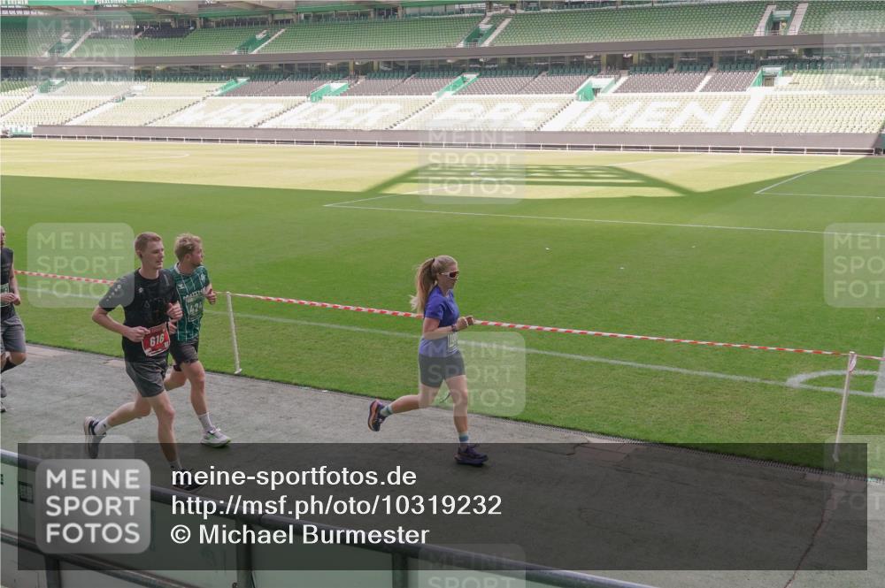 13.09.2026 - 21. swb-Marathon Bremen Michael Burmester http://msf.ph/oto/10319232 13.09.2026 12:54:23 Laufen im Stadion 102, 145, 161, 189, 201, 313, 376, 385, 388, 461, 472, 481, 495, 541, 560, 615, 616, 666, 675, 696, 740, 755, 816, 827, 982, 985, 987, 1053, 1056, 1076, 1197, 1207, 1390, 1419, 1433, 1445, 1468, 1528, 1551, 1599, 1631, 1658, 1664, 1704, 1707, 1814, 2055, 2125, 2234, 2251, 2280, 2362, 2383, 2390, 2401, 2422, 2454, 2474, 2499, 2623, 2701, 2733, 2801, 2820, 2824, 2858, 2870, 2882, 2913, 2922, 2962, 2971, 2997, 3012, 3054, 3134, 3175, 3206, 3241, 3246, 3346, 3356, 3357, 3362, 3413 meine-sportfotos.de