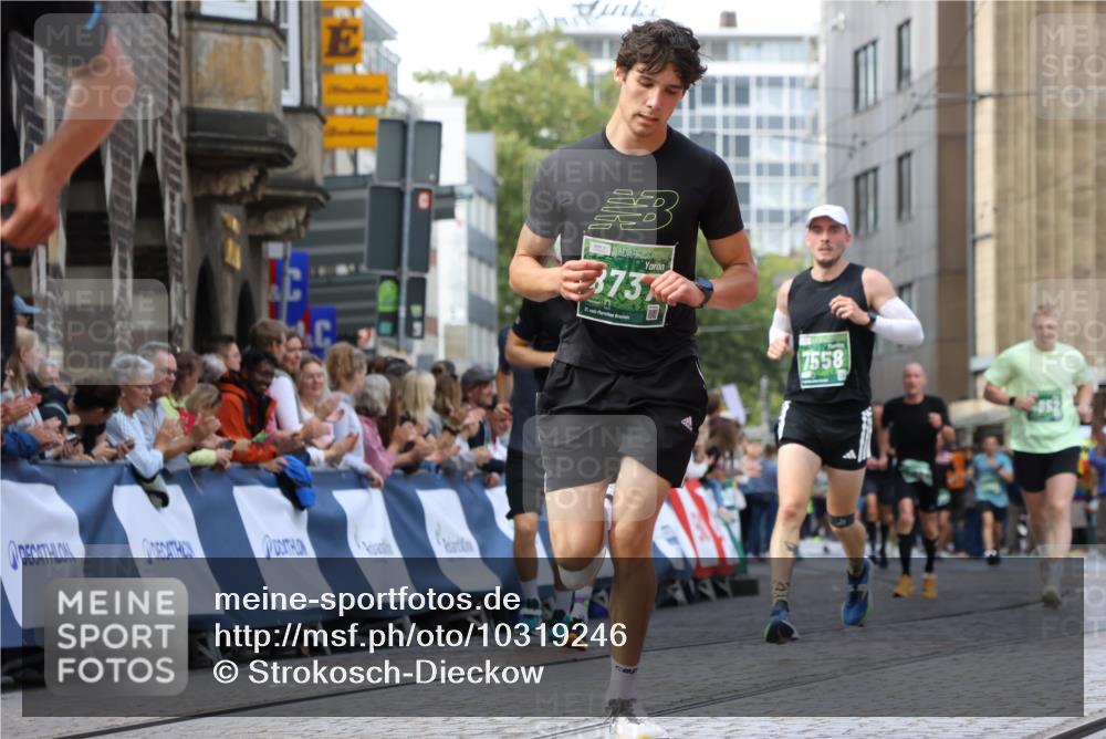 13.09.2026 - 21. swb-Marathon Bremen Strokosch-Dieckow http://msf.ph/oto/10319246 13.09.2026 13:07:40 Ziel 1863, 2706, 3043, 3118, 4743, 4808, 6053, 7636, 7876, 8060, 8098, 8467, 8980, 9927, 969, 4732, 4852, 7558, 8737, 9356 meine-sportfotos.de