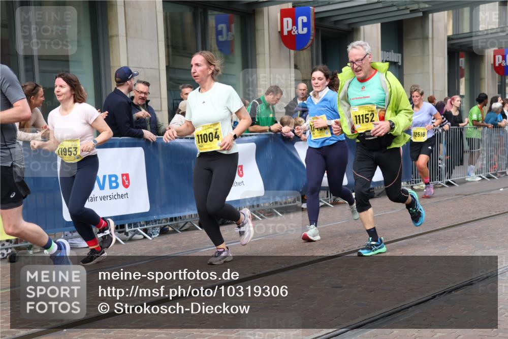 13.09.2026 - 21. swb-Marathon Bremen Strokosch-Dieckow http://msf.ph/oto/10319306 13.09.2026 10:58:17 Ziel 10878, 10879, 11004, 11030, 11152, 11189, 11228, 11384, 11403, 11455, 11488, 11686, 11743, 11750, 11953, 11955, 12180, 12237, 12320, 12499, 12505, 12518, 10249, 10494, 10530, 10543, 10559, 10604, 10673, 10750, 10798, 10826, 10828, 10903, 10914, 10931, 10932, 11120, 11131, 11136, 11202, 11295, 11332, 11388, 11403, 11420, 11750, 11752, 11863, 11884, 11906, 11952, 12017, 12092, 12386, 12387, 12441, 12482 meine-sportfotos.de