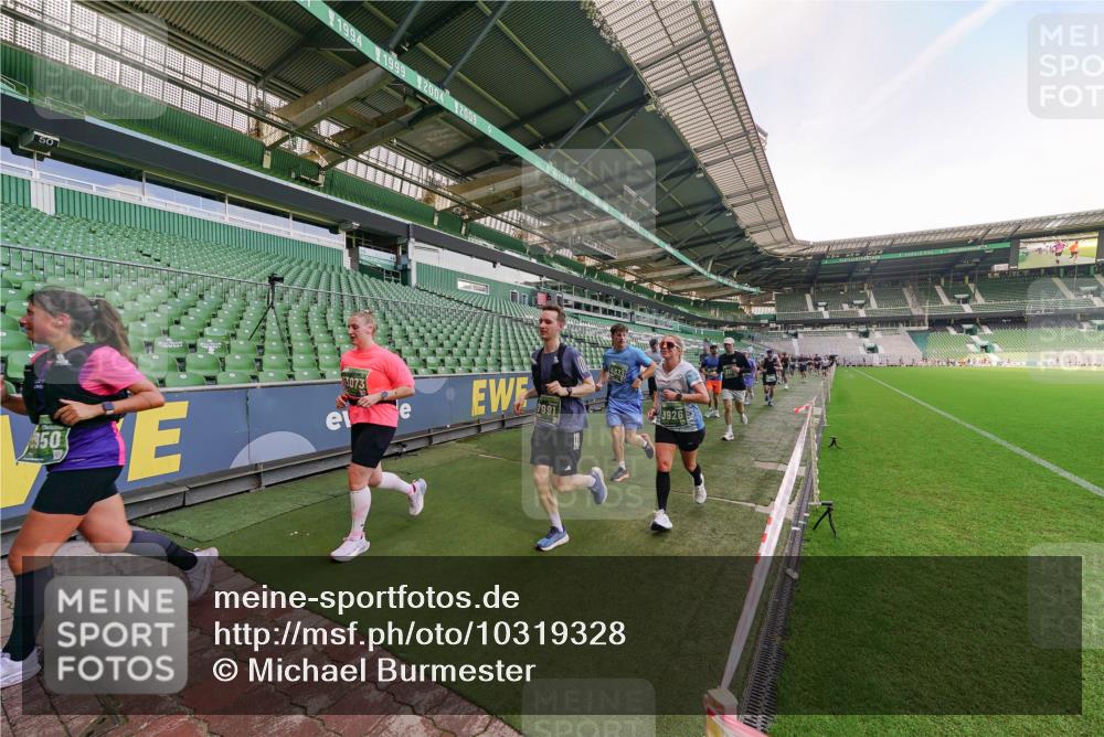 13.09.2026 - 21. swb-Marathon Bremen Michael Burmester http://msf.ph/oto/10319328 13.09.2026 13:18:02 Laufen im Stadion 134, 267, 271, 311, 404, 449, 486, 546, 588, 732, 753, 837, 921, 1057, 1424, 1425, 1431, 1765, 1790, 1813, 1825, 1844, 1868, 1987, 2056, 2067, 2096, 2123, 2137, 2259, 2294, 2357, 2358, 2381, 2389, 2419, 2453, 2532, 2550, 2562, 2586, 2601, 2614, 2647, 2655, 2797, 2821, 2849, 2857, 2879, 2880, 2893, 2984, 2996, 2999, 3096, 3100, 3104, 3146, 3180, 3195, 3210, 3213, 3314, 3337, 3366, 3421, 3431, 3476, 3479, 3506, 3537, 3548, 3619, 3633, 3654, 3740, 3879, 4478 meine-sportfotos.de