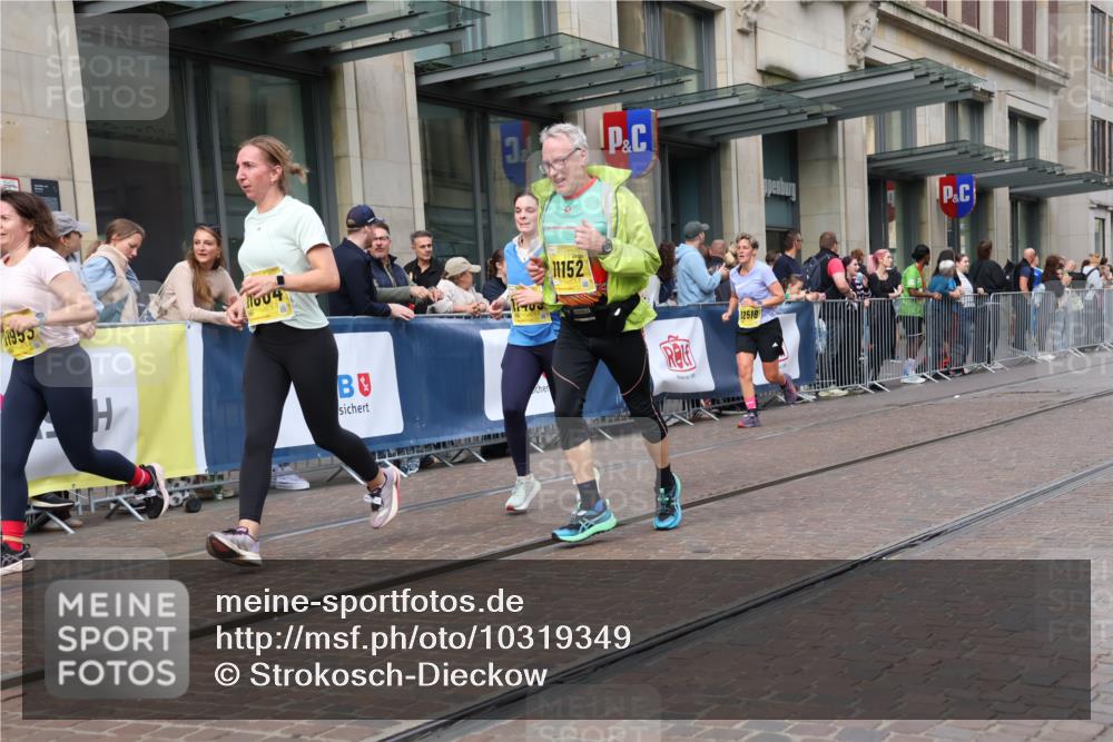 13.09.2026 - 21. swb-Marathon Bremen Strokosch-Dieckow http://msf.ph/oto/10319349 13.09.2026 10:58:17 Ziel 10878, 10879, 11004, 11030, 11152, 11189, 11228, 11384, 11403, 11455, 11488, 11686, 11743, 11750, 11953, 11955, 12180, 12237, 12320, 12499, 12505, 12518, 10249, 10494, 10530, 10543, 10559, 10604, 10673, 10750, 10798, 10826, 10828, 10903, 10914, 10931, 10932, 11120, 11131, 11136, 11202, 11295, 11332, 11388, 11403, 11420, 11750, 11752, 11863, 11884, 11906, 11952, 12017, 12092, 12386, 12387, 12441, 12482 meine-sportfotos.de
