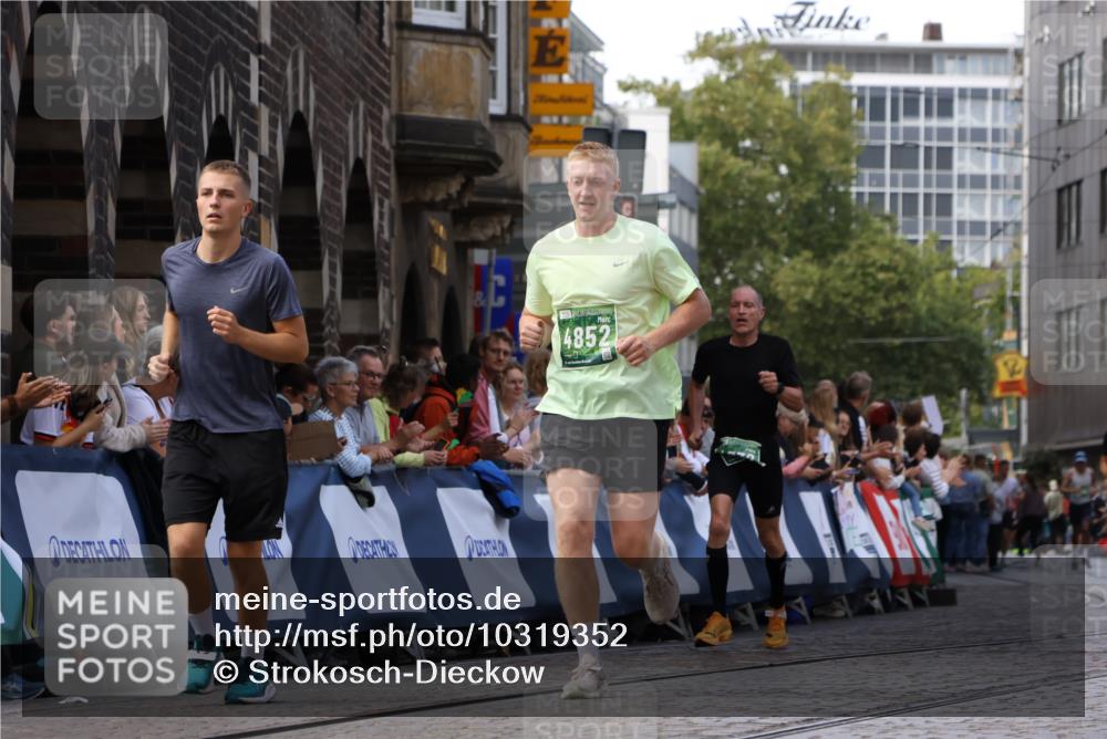 13.09.2026 - 21. swb-Marathon Bremen Strokosch-Dieckow http://msf.ph/oto/10319352 13.09.2026 13:07:44 Ziel 1863, 2706, 3043, 3118, 4743, 4808, 7803, 8060, 8098, 8467, 8980, 969, 4732, 4852, 13160 meine-sportfotos.de